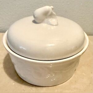 Small casserole dish. Pears handle, excellent condition. 5.25”